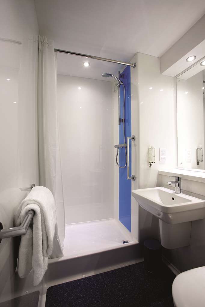Travelodge London Wimbledon Morden Morden  Δωμάτιο φωτογραφία