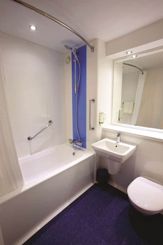 Travelodge London Wimbledon Morden Morden  Δωμάτιο φωτογραφία